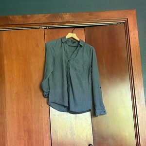 The limited- white and blue button down shirt perfect for any occasion.